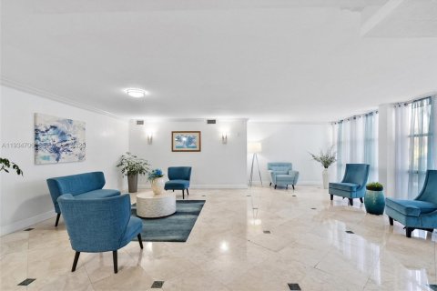 Condo in Hallandale Beach, Florida, 1 bedroom  № 1993517 - photo 28