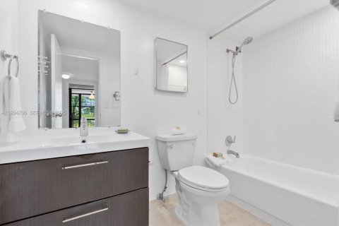 Condo in Hallandale Beach, Florida, 1 bedroom  № 1993517 - photo 19