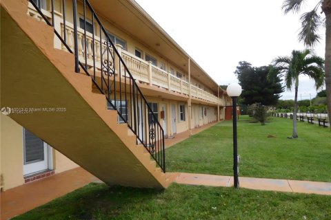 Copropriété à vendre à Miami Gardens, Floride: 2 chambres, 96.71 m2 № 1939380 - photo 21