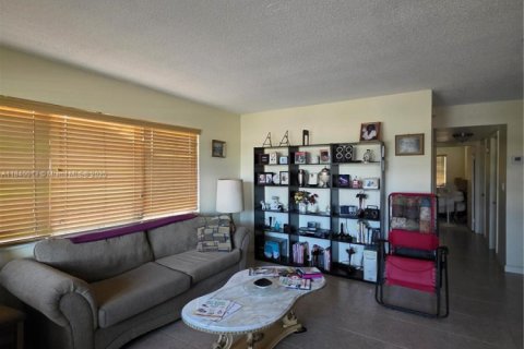 Copropriété à vendre à Miami Gardens, Floride: 2 chambres, 96.71 m2 № 1939380 - photo 2