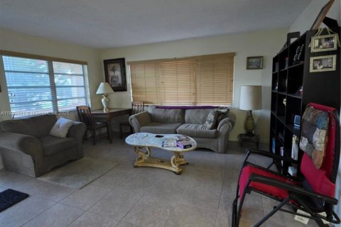 Copropriété à vendre à Miami Gardens, Floride: 2 chambres, 96.71 m2 № 1939380 - photo 3