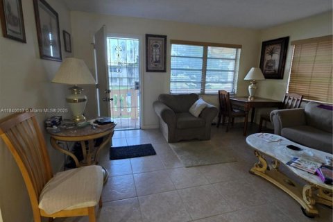 Copropriété à vendre à Miami Gardens, Floride: 2 chambres, 96.71 m2 № 1939380 - photo 4