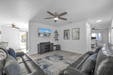 Villa ou maison à vendre à North Port, Floride: 2 chambres, 94.95 m2 № 2094007 - photo 7