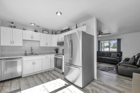 Villa ou maison à vendre à North Port, Floride: 2 chambres, 94.95 m2 № 2094007 - photo 5