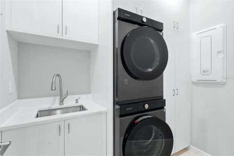 Casa en venta en Sarasota, Florida, 5 dormitorios, 326.92 m2 № 2130923 - foto 25