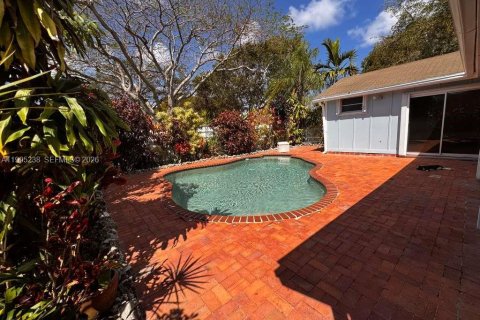 Casa en venta en Miami, Florida, 3 dormitorios, 184.5 m2 № 2058173 - foto 20