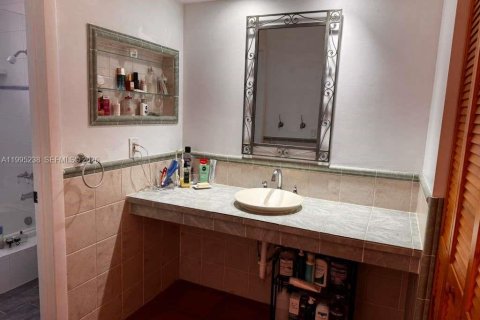 Casa en venta en Miami, Florida, 3 dormitorios, 184.5 m2 № 2058173 - foto 18