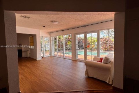 Casa en venta en Miami, Florida, 3 dormitorios, 184.5 m2 № 2058173 - foto 10