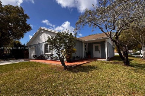 Casa en venta en Miami, Florida, 3 dormitorios, 184.5 m2 № 2058173 - foto 2