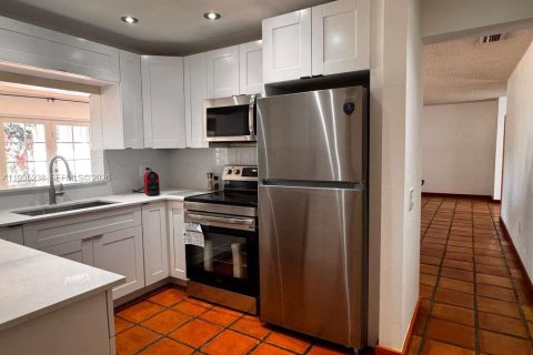 Casa en venta en Miami, Florida, 3 dormitorios, 184.5 m2 № 2058173 - foto 9