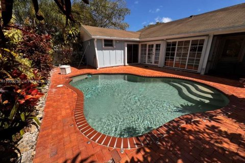 Casa en venta en Miami, Florida, 3 dormitorios, 184.5 m2 № 2058173 - foto 24