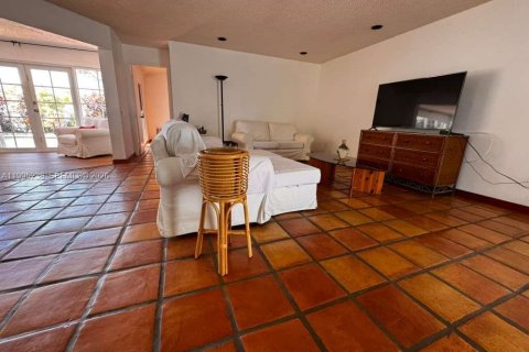 Casa en venta en Miami, Florida, 3 dormitorios, 184.5 m2 № 2058173 - foto 6