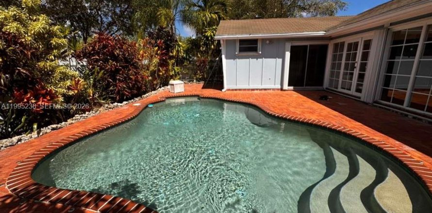 Casa en Miami, Florida 3 dormitorios, 184.5 m2 № 2058173