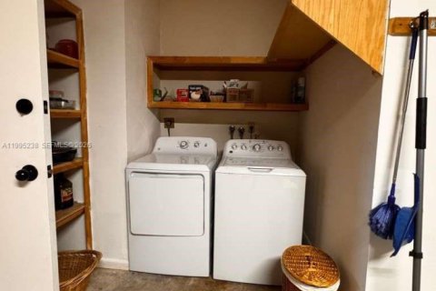 Casa en venta en Miami, Florida, 3 dormitorios, 184.5 m2 № 2058173 - foto 22