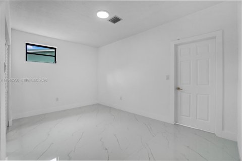 Casa en venta en Miami Gardens, Florida, 3 dormitorios, 139.35 m2 № 2001770 - foto 16