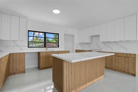 Casa en venta en Miami Gardens, Florida, 3 dormitorios, 139.35 m2 № 2001770 - foto 11