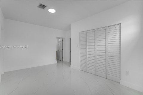Casa en venta en Miami Gardens, Florida, 3 dormitorios, 139.35 m2 № 2001770 - foto 15