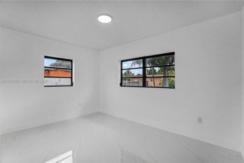 Casa en venta en Miami Gardens, Florida, 3 dormitorios, 139.35 m2 № 2001770 - foto 28