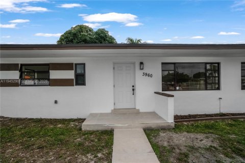 Casa en venta en Miami Gardens, Florida, 3 dormitorios, 139.35 m2 № 2001770 - foto 5
