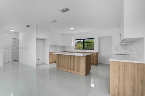 Casa en venta en Miami Gardens, Florida, 3 dormitorios, 139.35 m2 № 2001770 - foto 8