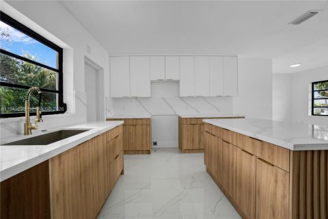 Casa en venta en Miami Gardens, Florida, 3 dormitorios, 139.35 m2 № 2001770 - foto 10