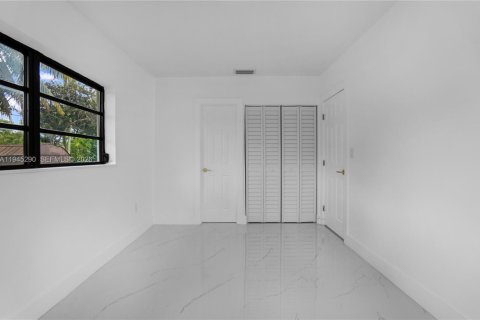 Casa en venta en Miami Gardens, Florida, 3 dormitorios, 139.35 m2 № 2001770 - foto 29