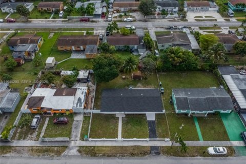 Casa en venta en Miami Gardens, Florida, 3 dormitorios, 139.35 m2 № 2001770 - foto 3