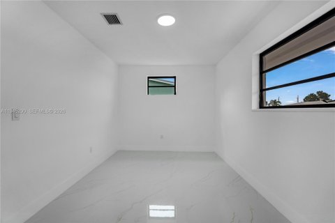 Casa en venta en Miami Gardens, Florida, 3 dormitorios, 139.35 m2 № 2001770 - foto 21