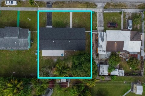 Casa en venta en Miami Gardens, Florida, 3 dormitorios, 139.35 m2 № 2001770 - foto 4