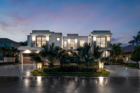 House in Boca Raton, Florida 5 bedrooms, 700.11 sq.m. № 2190696