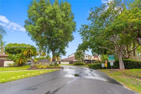 Townhouse in Miami, Florida 3 bedrooms, 130.43 sq.m. № 1937479 - photo 11
