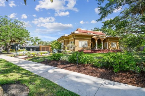 House in Tampa, Florida 3 bedrooms, 273.88 sq.m. № 1751059 - photo 1