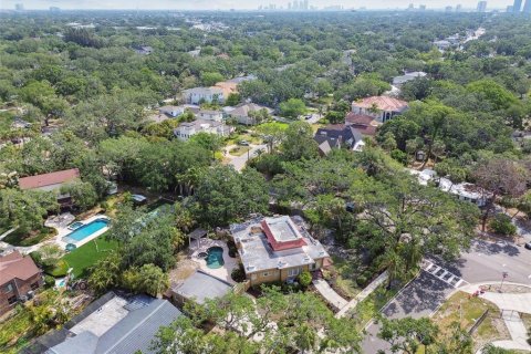 House in Tampa, Florida 3 bedrooms, 273.88 sq.m. № 1751059 - photo 13