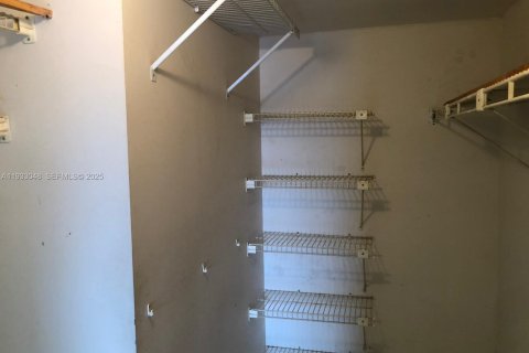 Condominio en alquiler en North Miami, Florida, 1 dormitorio, 70.61 m2 № 1991818 - foto 30