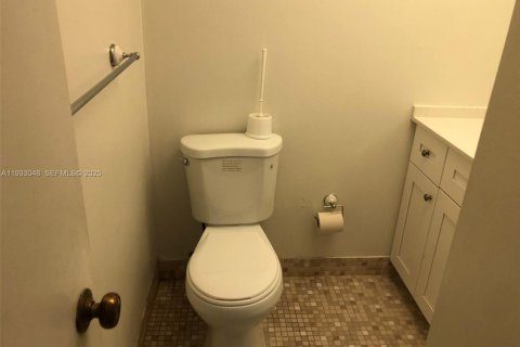 Condominio en alquiler en North Miami, Florida, 1 dormitorio, 70.61 m2 № 1991818 - foto 16