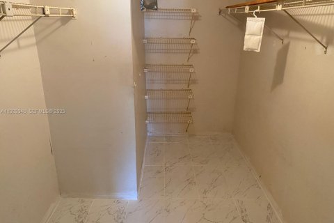 Condominio en alquiler en North Miami, Florida, 1 dormitorio, 70.61 m2 № 1991818 - foto 9