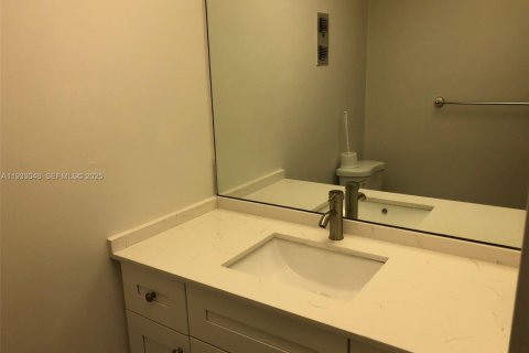 Condominio en alquiler en North Miami, Florida, 1 dormitorio, 70.61 m2 № 1991818 - foto 15