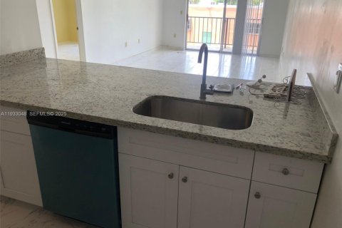 Condominio en alquiler en North Miami, Florida, 1 dormitorio, 70.61 m2 № 1991818 - foto 6