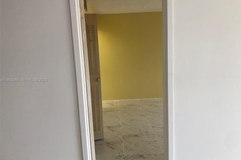 Condominio en alquiler en North Miami, Florida, 1 dormitorio, 70.61 m2 № 1991818 - foto 20