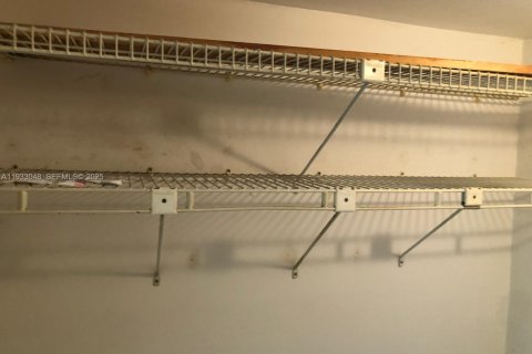 Condominio en alquiler en North Miami, Florida, 1 dormitorio, 70.61 m2 № 1991818 - foto 28