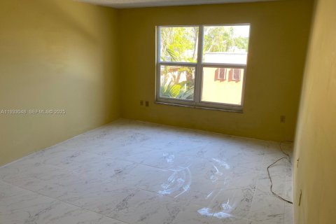 Condominio en alquiler en North Miami, Florida, 1 dormitorio, 70.61 m2 № 1991818 - foto 10
