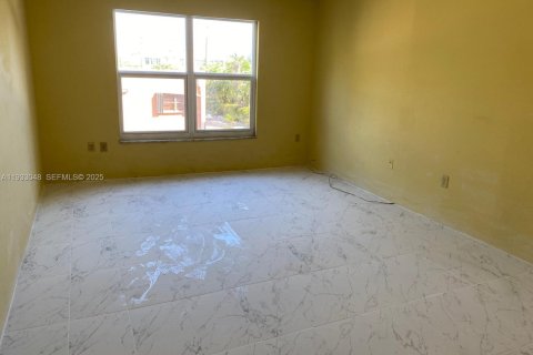 Condominio en alquiler en North Miami, Florida, 1 dormitorio, 70.61 m2 № 1991818 - foto 14