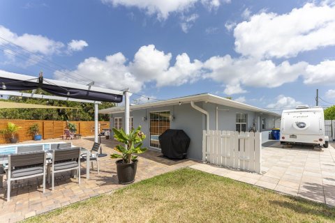 Casa en venta en Stuart, Florida, 4 dormitorios, 213.68 m2 № 1159832 - foto 1