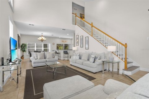 House in Davenport, Florida 5 bedrooms, 230.58 sq.m. № 1902541 - photo 12