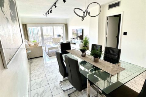 Condo in Sunny Isles Beach, Florida, 1 bedroom  № 1809538 - photo 5