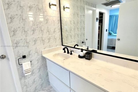 Condo in Sunny Isles Beach, Florida, 1 bedroom  № 1809538 - photo 20