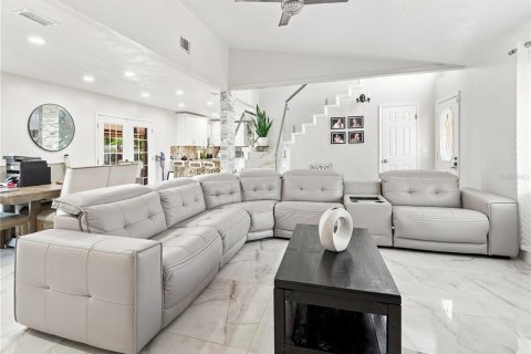 Villa ou maison à vendre à Tampa, Floride: 6 chambres, 139.17 m2 № 2347246 - photo 11