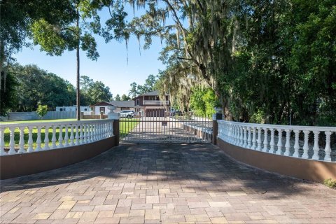 Villa ou maison à vendre à Tampa, Floride: 6 chambres, 139.17 m2 № 2347246 - photo 4
