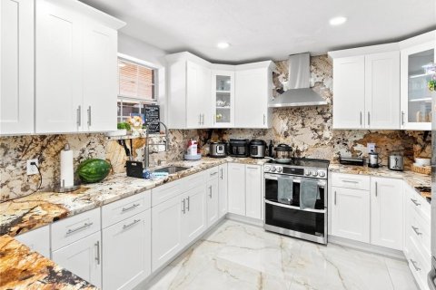 Villa ou maison à vendre à Tampa, Floride: 6 chambres, 139.17 m2 № 2347246 - photo 8