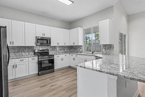 Villa ou maison à vendre à Winter Haven, Floride: 4 chambres, 228.45 m2 № 2385848 - photo 2